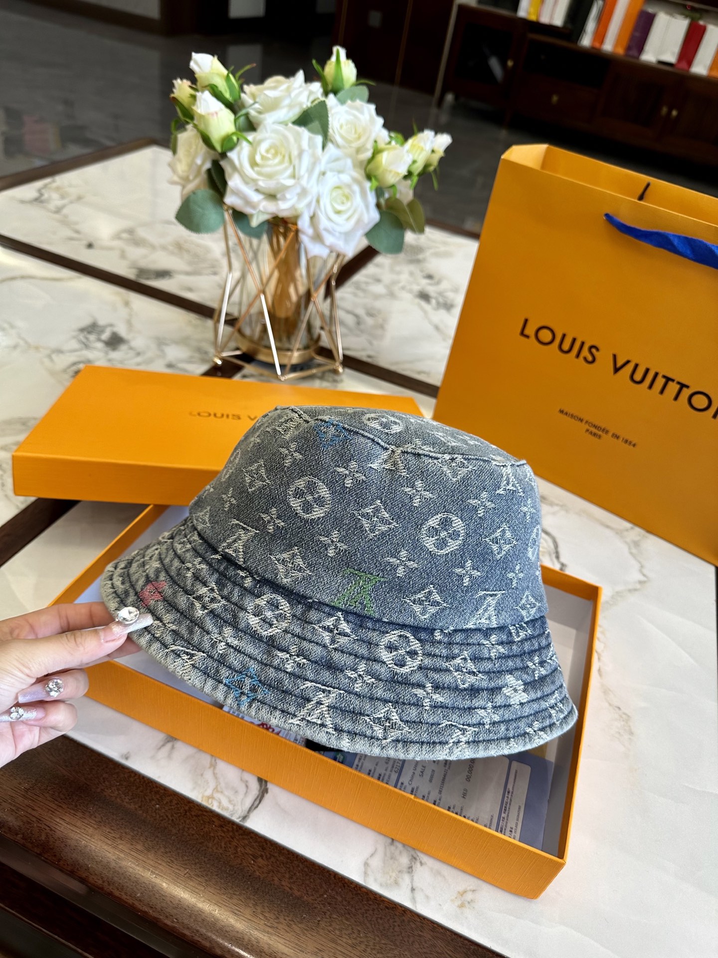 LV hat model 44